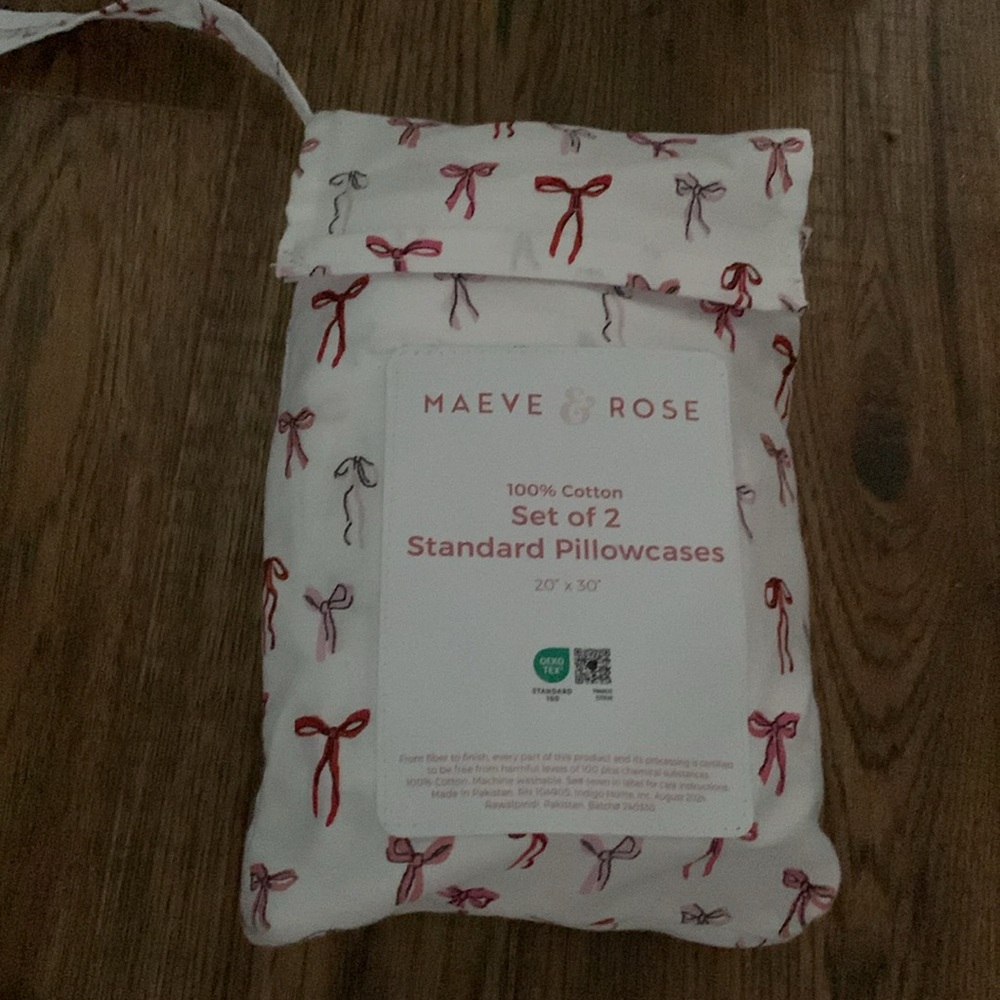 🆕 Bow Pillowcases set of 2 100% cotton